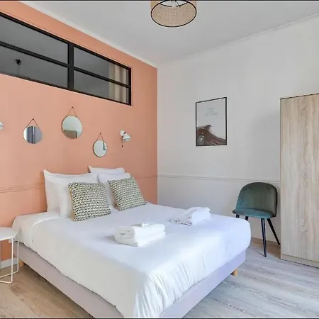 Ah Droite Apartman *